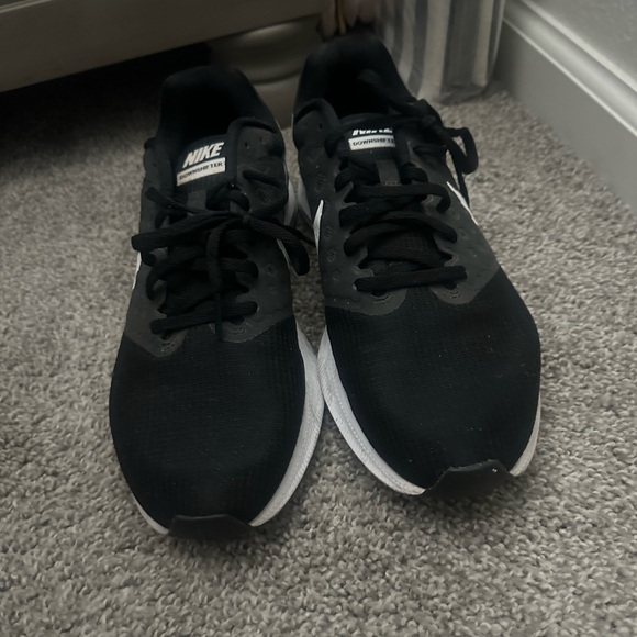 Like new work a handful of times! Size 9 Nike downshifter 7 - Picture 2 of 5
